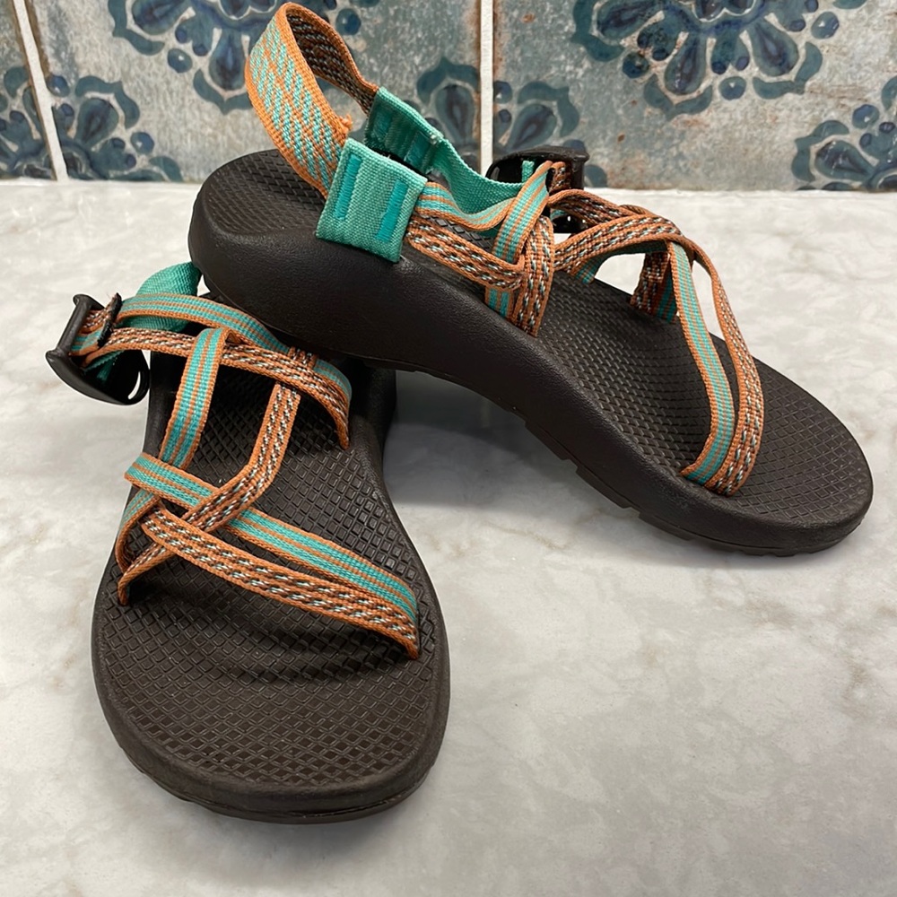 Chaco size 5 orange/green